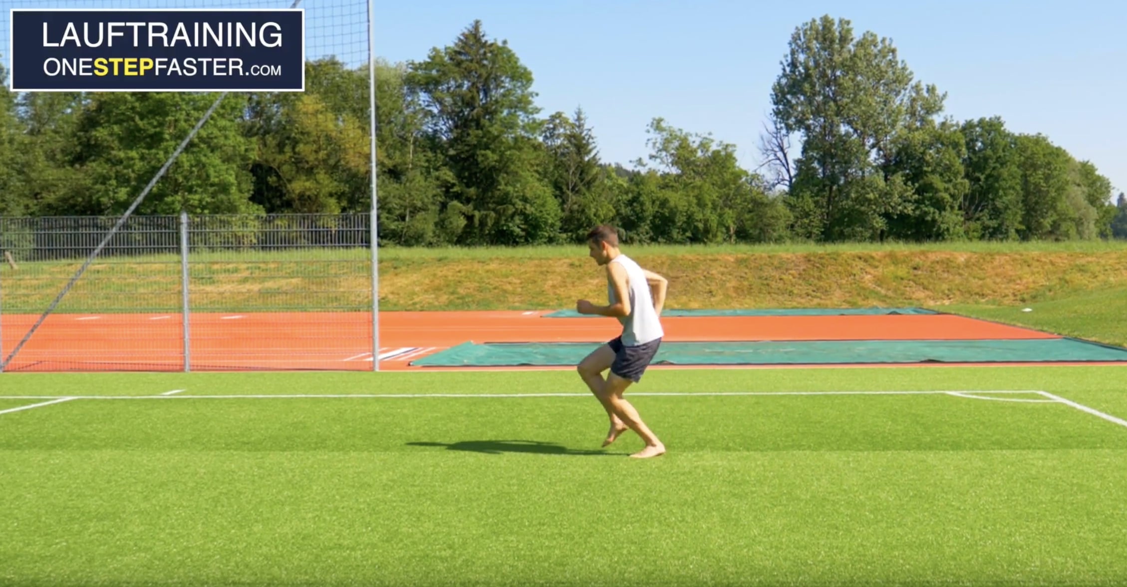 Skippings in sitzender Position – seitliche Ansicht