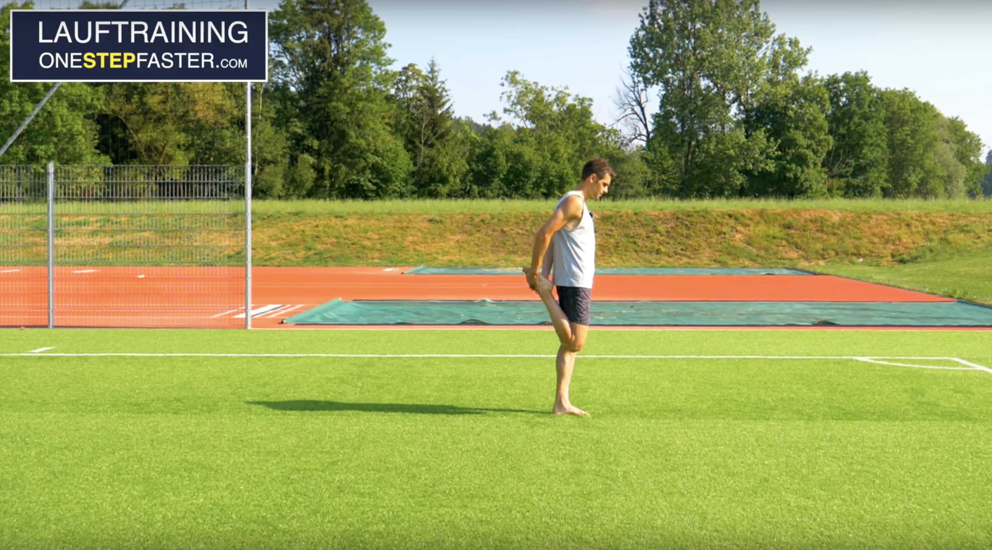 Dehnübung für Wade und Oberschenkel vor dem Laufen