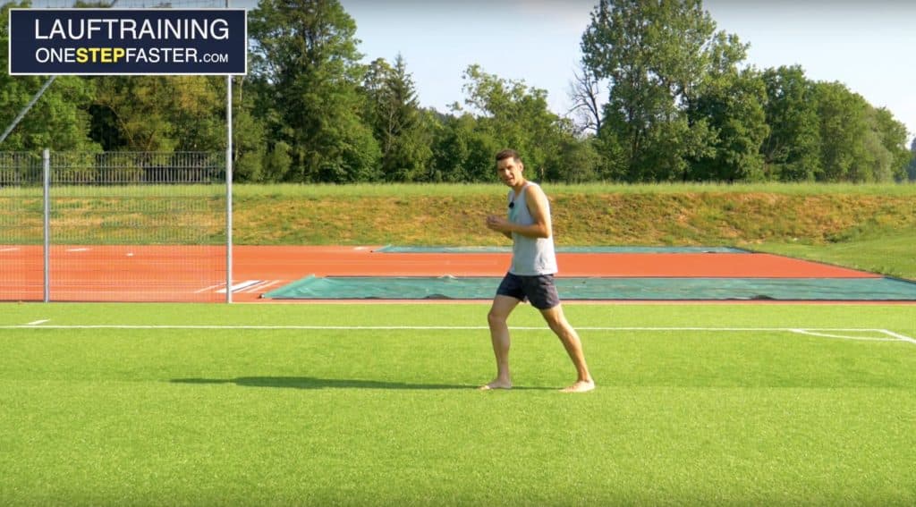 Federndes Dehnen vor dem Laufen – Ausgangsposition